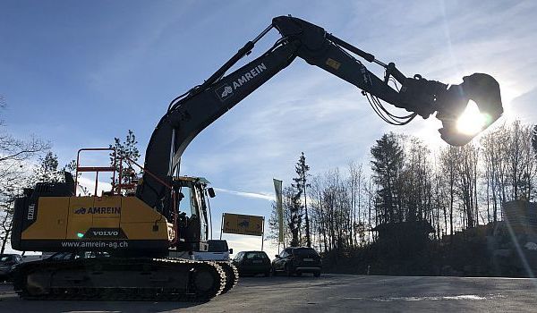 Neuer „Sonnenschein“ – Bagger Volvo EC 220 EL